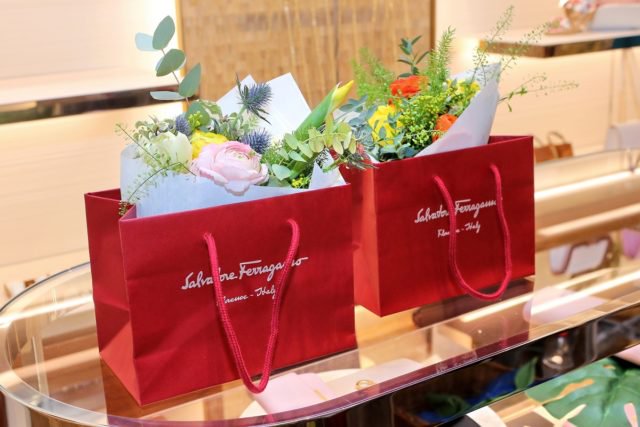 Ferragamo oslavuje otevření pražského butiku #FlowerInvasion